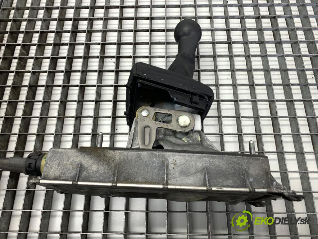 SEAT IBIZA IV liftback 2009 63 kW 1.4 1390 Kulisa 6Q0711049CG (Rýchlostná páka (kulisa))