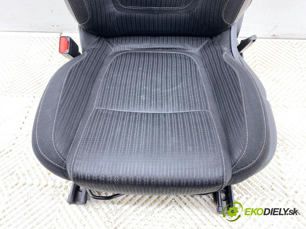 RENAULT MEGANE IV Kombi 2017 66 kW 1.5 dCi 90 1461 sedadlo levý přední část