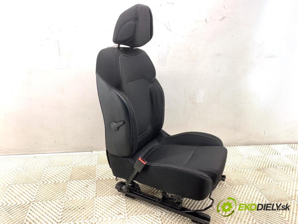 RENAULT MEGANE IV Kombi 2017 66 kW 1.5 dCi 90 1461 sedadlo levý přední část