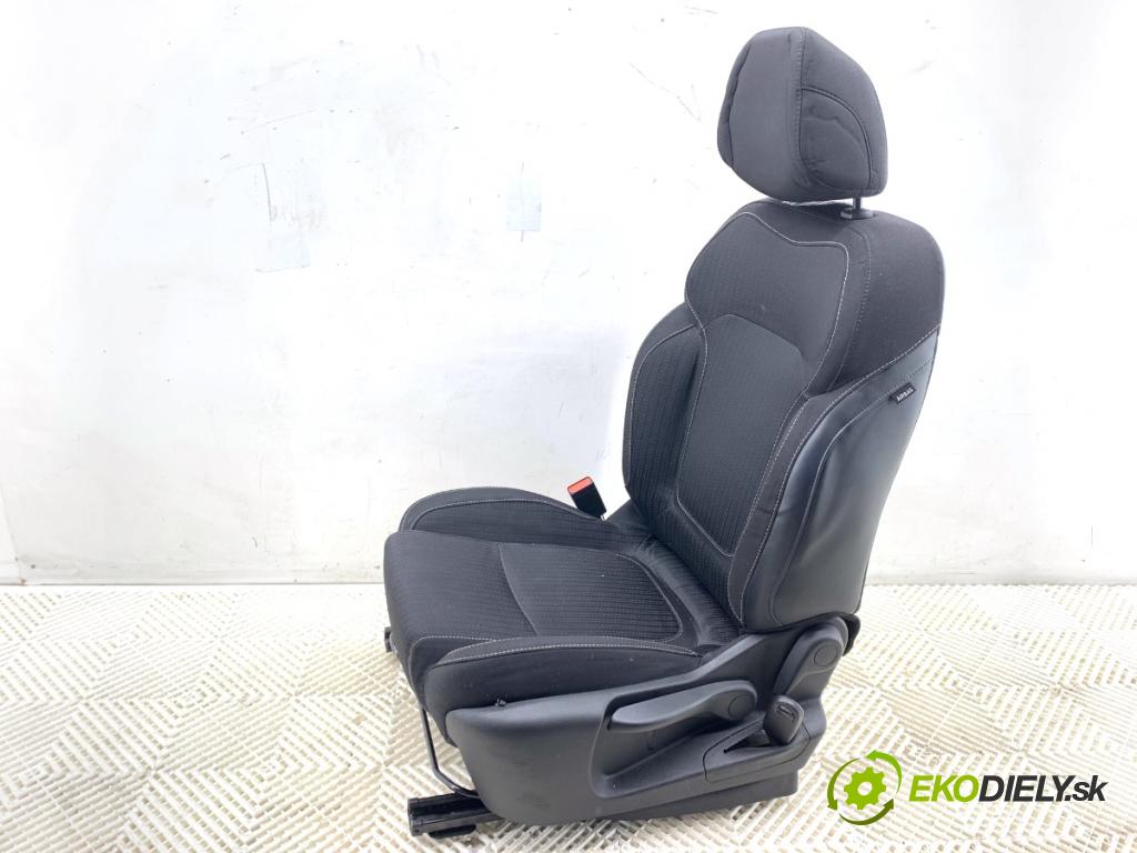 RENAULT MEGANE IV Kombi 2017 66 kW 1.5 dCi 90 1461 sedadlo levý přední část