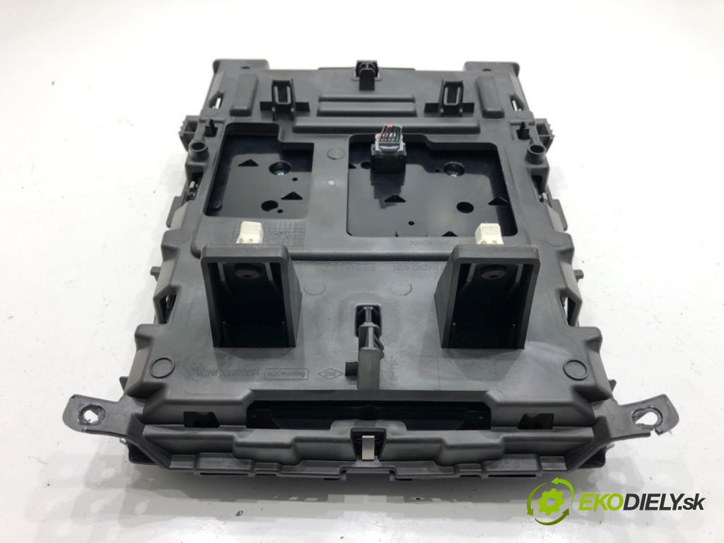 RENAULT MEGANE IV Kombi 2017 66 kW 1.5 dCi 90 1461 Panel ovládania kúrenia 681833236R (Prepínacie páčky pod volantom)