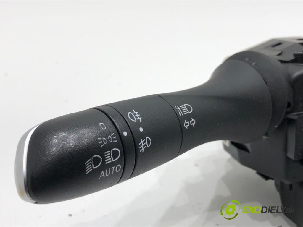 RENAULT MEGANE IV liftback 2019 85 kW 1.5 Blue dCi 115 (B9A6) 1461 Prepínač kombinovaný 255678341R (Prepínacie páčky pod volantom)