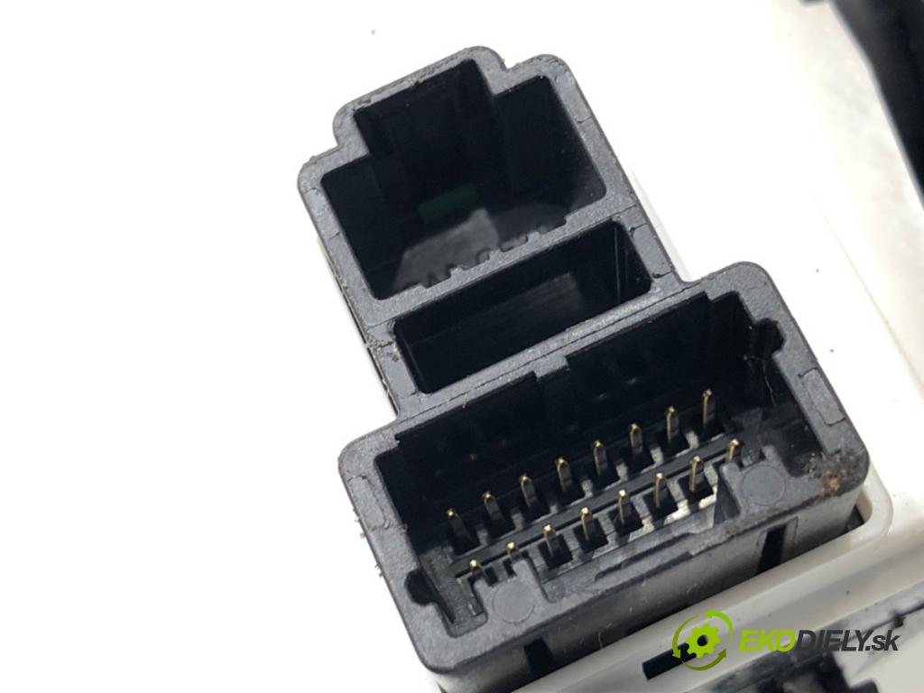 RENAULT MEGANE IV liftback 2019 85 kW 1.5 Blue dCi 115 (B9A6) 1461 Prepínač kombinovaný 255678341R (Prepínacie páčky pod volantom)