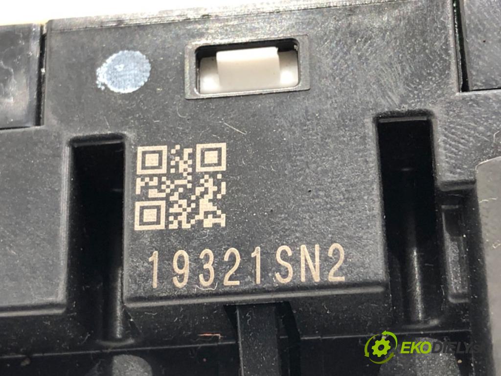 RENAULT MEGANE IV liftback 2019 85 kW 1.5 Blue dCi 115 (B9A6) 1461 Prepínač kombinovaný 255678341R (Prepínacie páčky pod volantom)