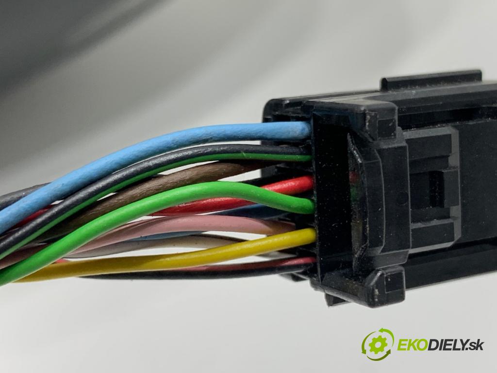 RENAULT MEGANE IV liftback 2019 85 kW 1.5 Blue dCi 115 (B9A6) 1461 Spätné zrkadlo pravy