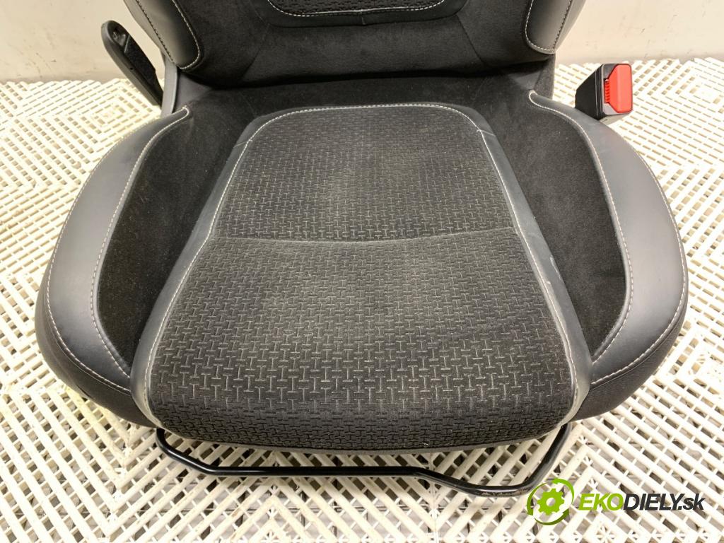 RENAULT MEGANE IV liftback 2019 85 kW 1.5 Blue dCi 115 (B9A6) 1461 sedadlo pravý přední část