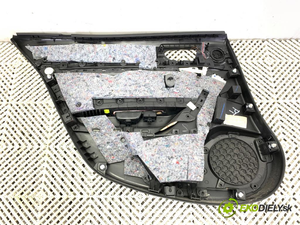 RENAULT MEGANE IV liftback 2019 85 kW 1.5 Blue dCi 115 (B9A6) 1461 ča dveře pravý zadní část 186025711