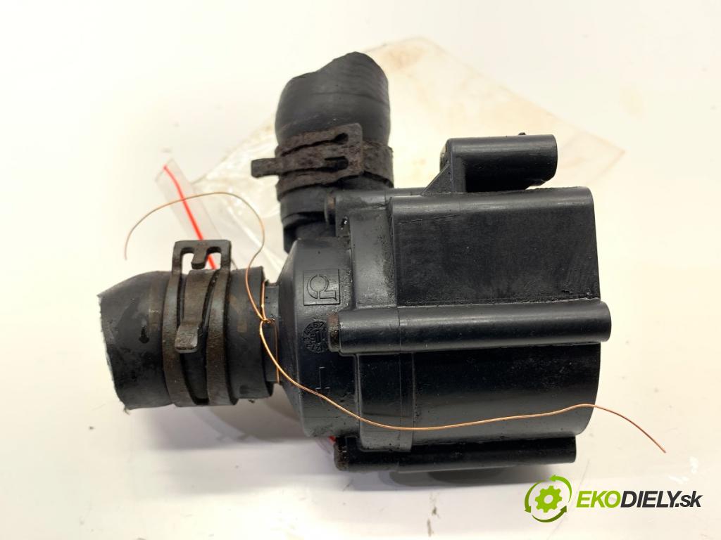 VW GOLF VII Kombi 2016 81 kW 1.6 TDI 1598 DALŠÍ: pumpa vody 5Q0965561B (Vodní pumpa)