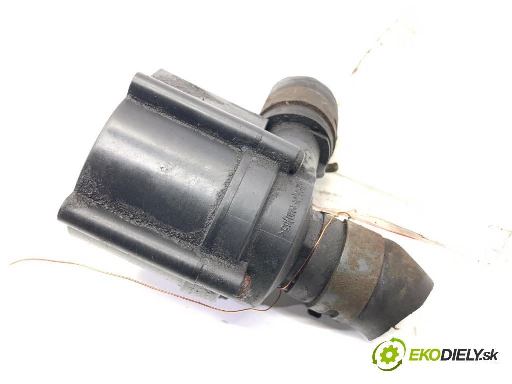 VW GOLF VII Kombi 2016 81 kW 1.6 TDI 1598 DALŠÍ: pumpa vody 5Q0965561B (Vodní pumpa)