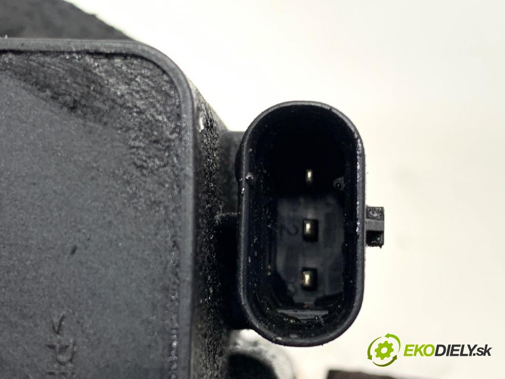 VW GOLF VII Kombi 2016 81 kW 1.6 TDI 1598 DALŠÍ: pumpa vody 5Q0965561B (Vodní pumpa)