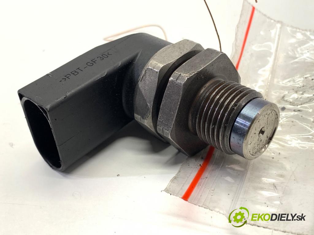 BMW E71 SUV 2013 180 kW xDrive 30 d 2993 Snímač tlaku paliva 0281002497 (Snímač)