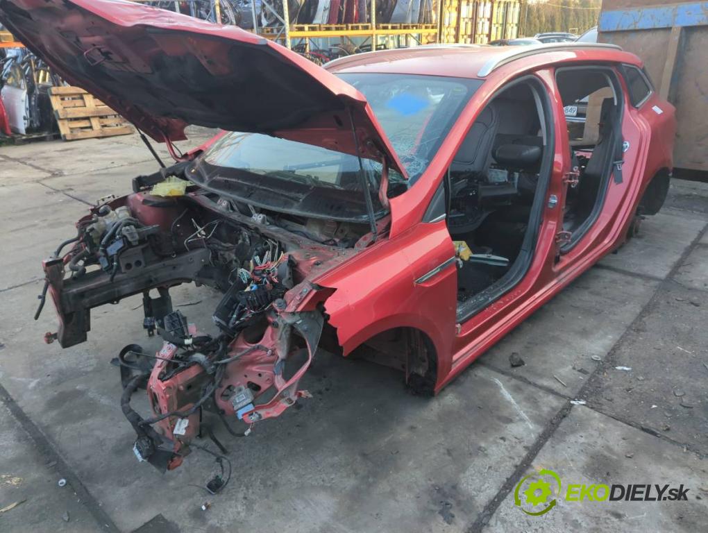 RENAULT MEGANE IV Kombi 2017 66 kW 1.5 dCi 90 1461 karoséria ČTVRŤÁK: Blatník zad ľavy pravy prah strecha PODŁUŻNICA ľavy pravy