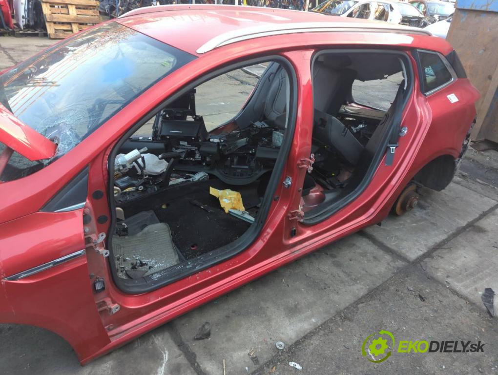 RENAULT MEGANE IV Kombi 2017 66 kW 1.5 dCi 90 1461 karoséria ČTVRŤÁK: Blatník zad ľavy pravy prah strecha PODŁUŻNICA ľavy pravy