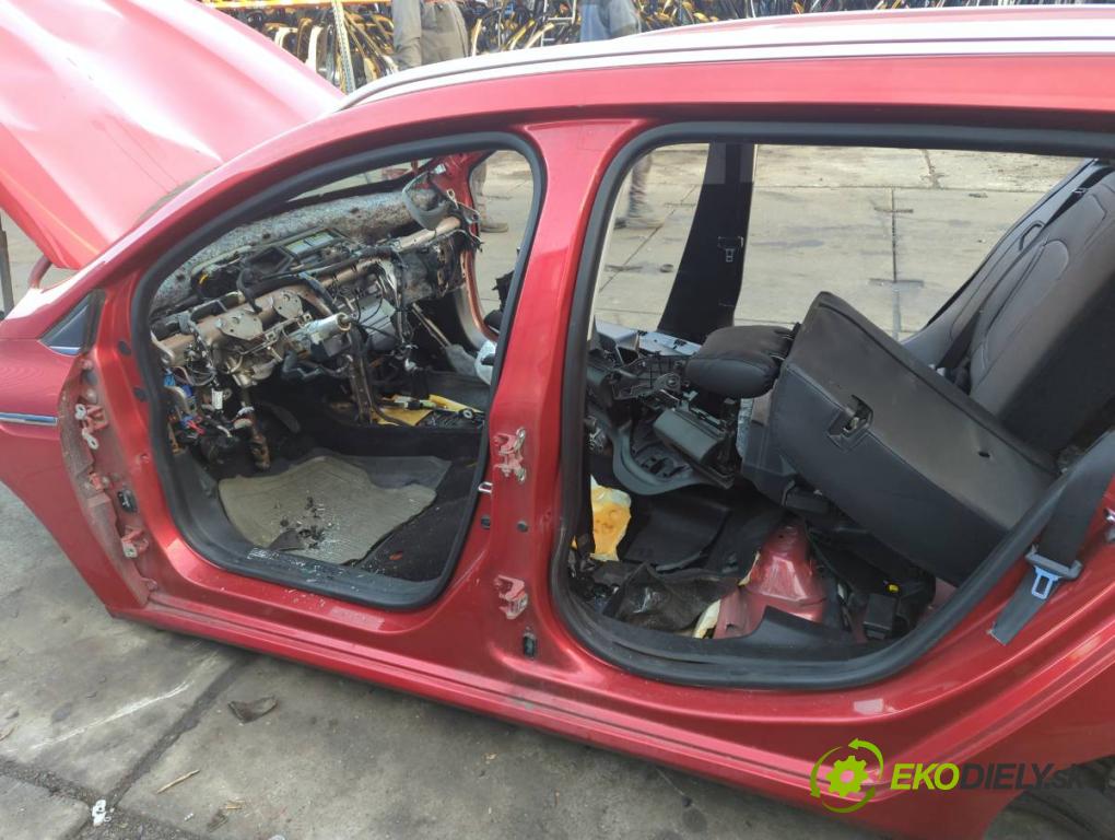 RENAULT MEGANE IV Kombi 2017 66 kW 1.5 dCi 90 1461 karoséria ČTVRŤÁK: Blatník zad ľavy pravy prah strecha PODŁUŻNICA ľavy pravy