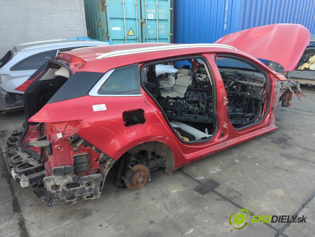 RENAULT MEGANE IV Kombi 2017 66 kW 1.5 dCi 90 1461 karoséria ČTVRŤÁK: Blatník zad ľavy pravy prah strecha PODŁUŻNICA ľavy pravy