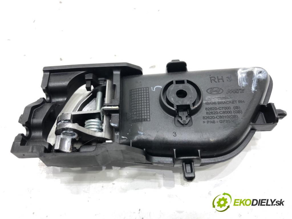HYUNDAI i20 II liftback 2019 62 kW 1.2 1248 Kľučka vnútorná pravy predný 82620-C7000