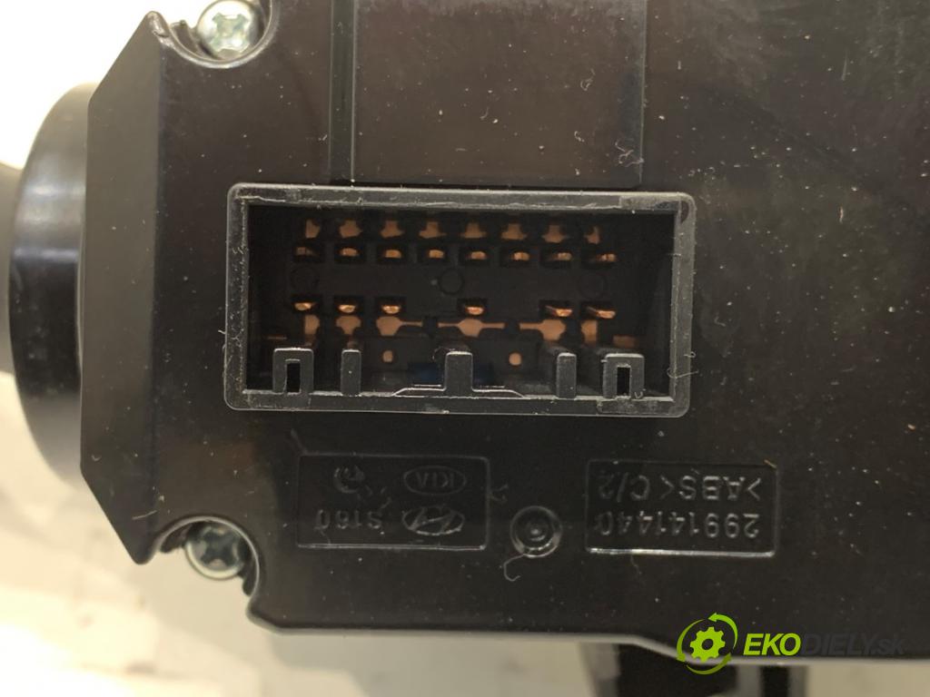 HYUNDAI i20 II liftback 2019 62 kW 1.2 1248 Prepínač kombinovaný 93403C8951 (Prepínacie páčky pod volantom)