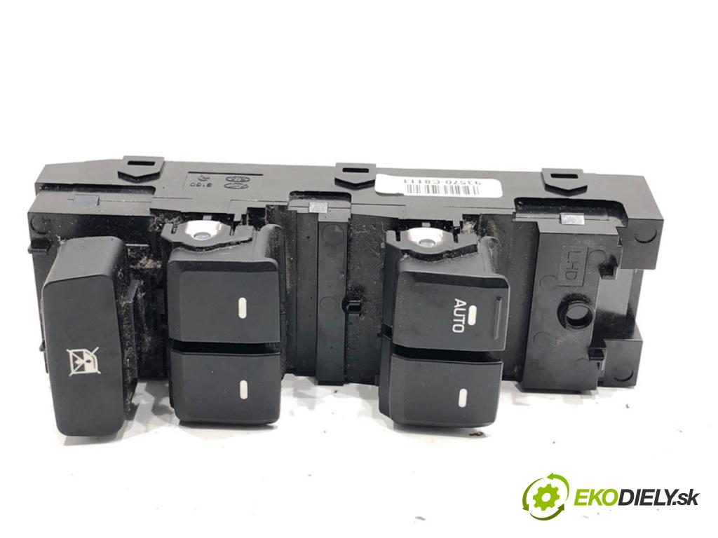 HYUNDAI i20 II liftback 2019 62 kW 1.2 1248 Prepínač okien 93570-C8111 (Prepínacie páčky pod volantom)