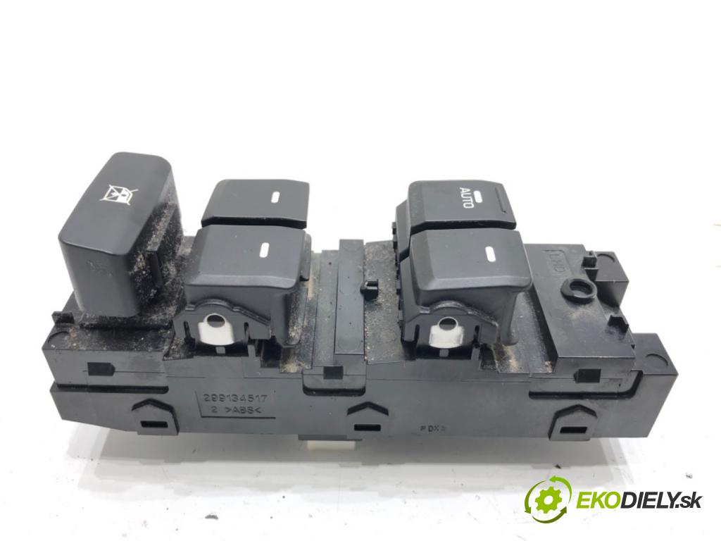 HYUNDAI i20 II liftback 2019 62 kW 1.2 1248 Prepínač okien 93570-C8111 (Prepínacie páčky pod volantom)