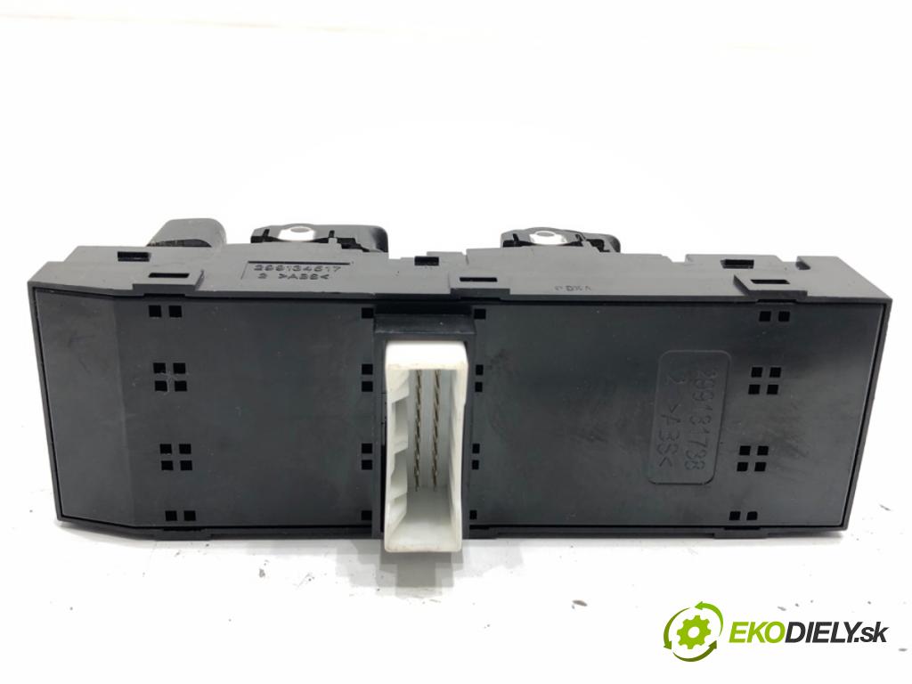 HYUNDAI i20 II liftback 2019 62 kW 1.2 1248 Prepínač okien 93570-C8111 (Prepínacie páčky pod volantom)