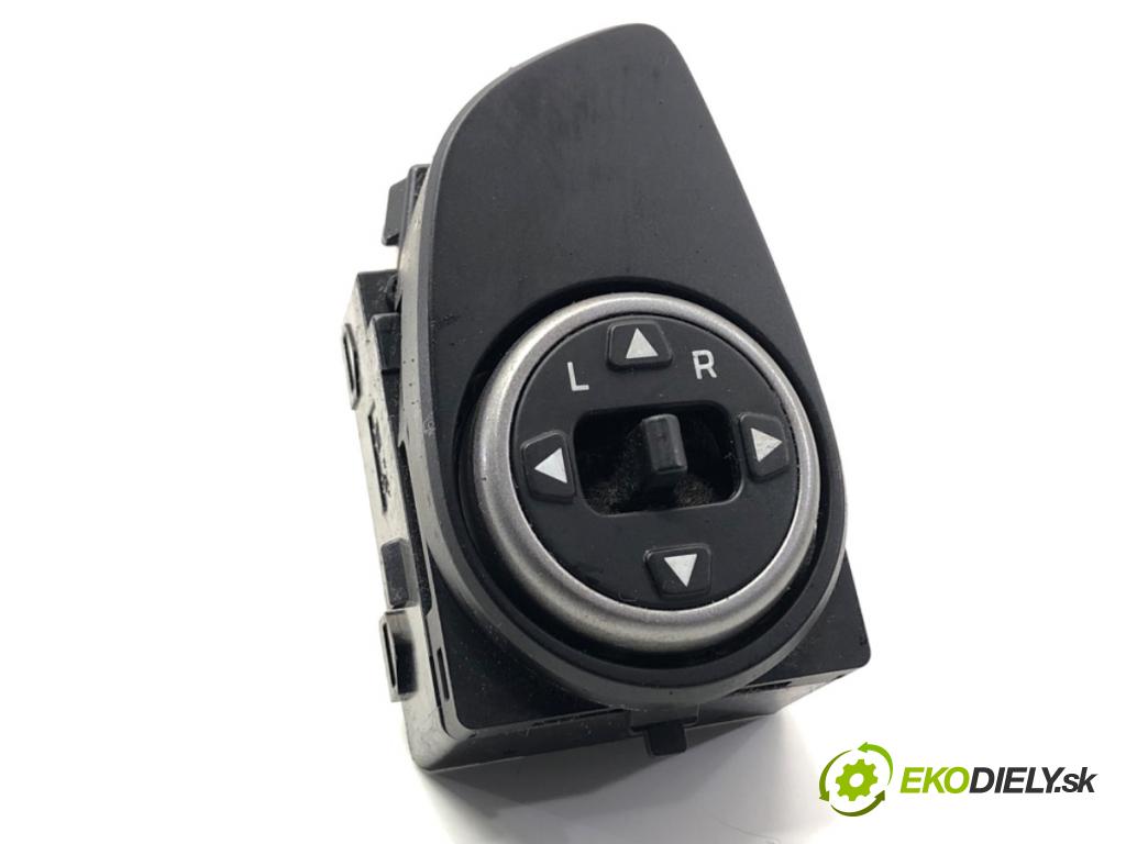 HYUNDAI i20 II liftback 2019 62 kW 1.2 1248 Prepínač nastavenia spätných zrkadiel 299140228 (Prepínacie páčky pod volantom)