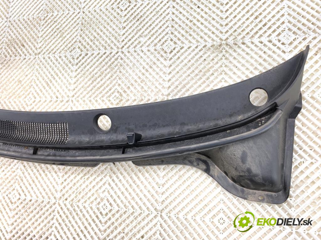 HYUNDAI i20 II liftback 2019 62 kW 1.2 1248 Torpédo, plast pod čelné okno 86150-C8000 (Torpédo (plast pod čelným sklom))