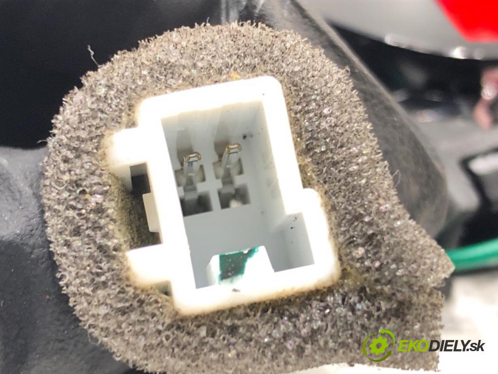 HYUNDAI i20 II liftback 2019 62 kW 1.2 1248 Svetlo brzdových svetiel 92700-C7010