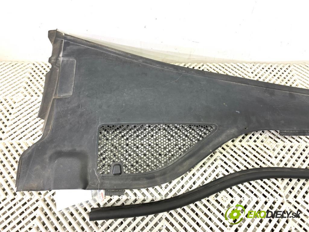 AUDI A6 C7 sedan 2011 180 kW 3.0 TDI quattro 2967 Torpédo, plast pod čelné okno 4G8819447 (Torpédo (plast pod čelným sklom))