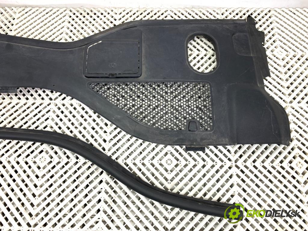 AUDI A6 C7 sedan 2011 180 kW 3.0 TDI quattro 2967 Torpédo, plast pod čelné okno 4G8819447 (Torpédo (plast pod čelným sklom))