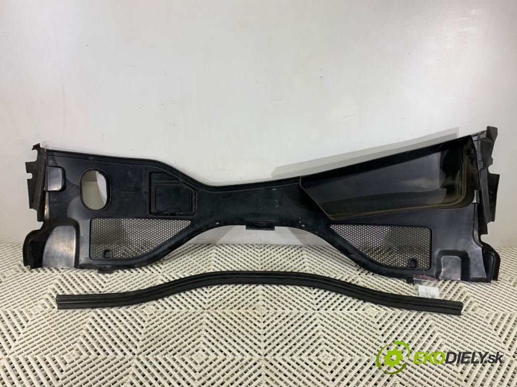 AUDI A6 C7 sedan 2011 180 kW 3.0 TDI quattro 2967 Torpédo, plast pod čelné okno 4G8819447 (Torpédo (plast pod čelným sklom))