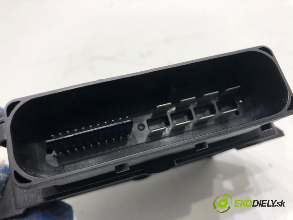 AUDI A6 C7 sedan 2011 180 kW 3.0 TDI quattro 2967 modul brzdy ruční brzdy 4H0907801A