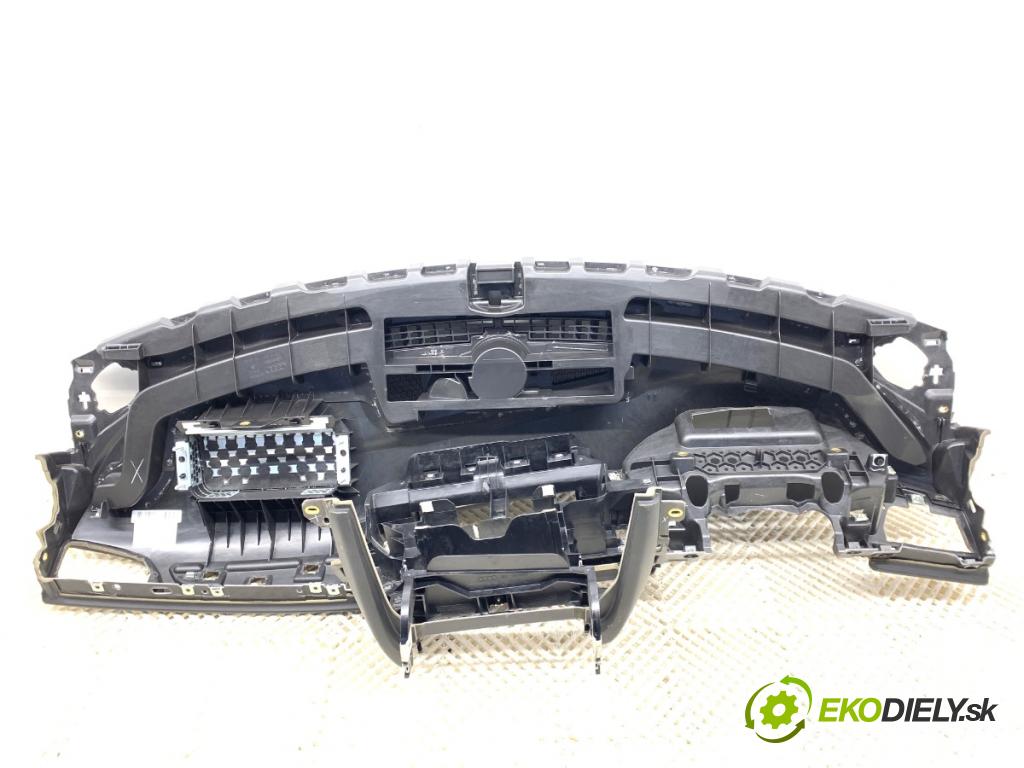 AUDI A6 C7 sedan 2011 180 kW 3.0 TDI quattro 2967 palubní doska silenbloku 4G1857069