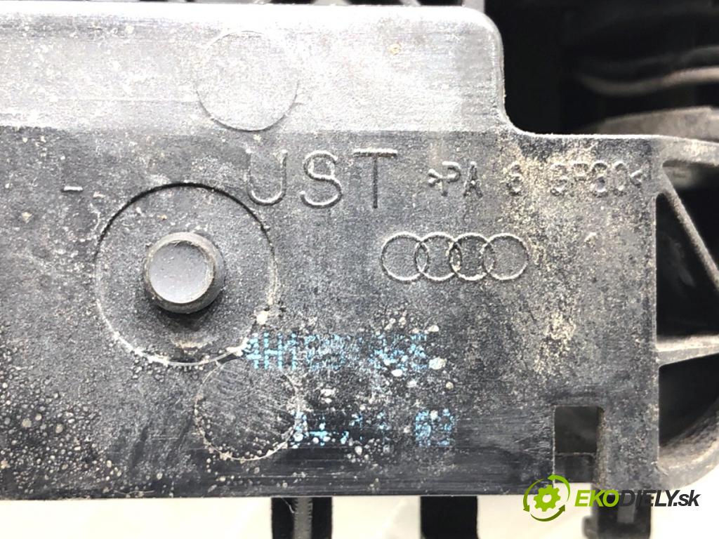 AUDI A6 C7 sedan 2011 180 kW 3.0 TDI quattro 2967 Kľučka vonkajšia ľavy predný