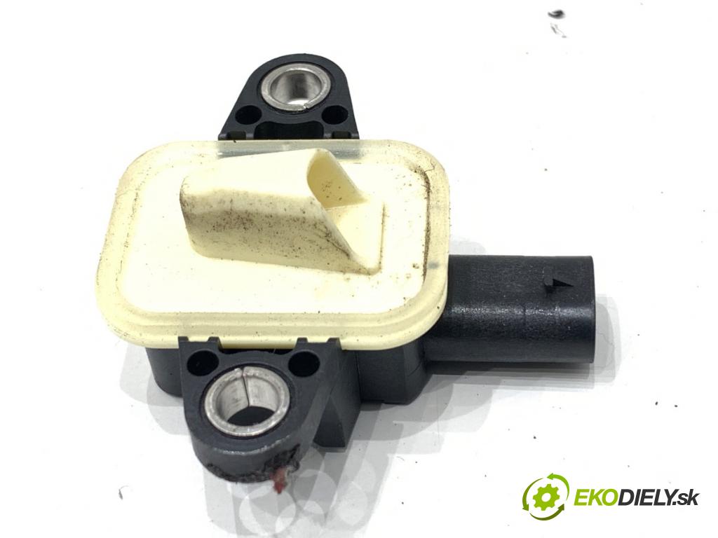 AUDI A6 C7 sedan 2011 180 kW 3.0 TDI quattro 2967 snímač nárazu 4H0955557 (Snímač nárazu)