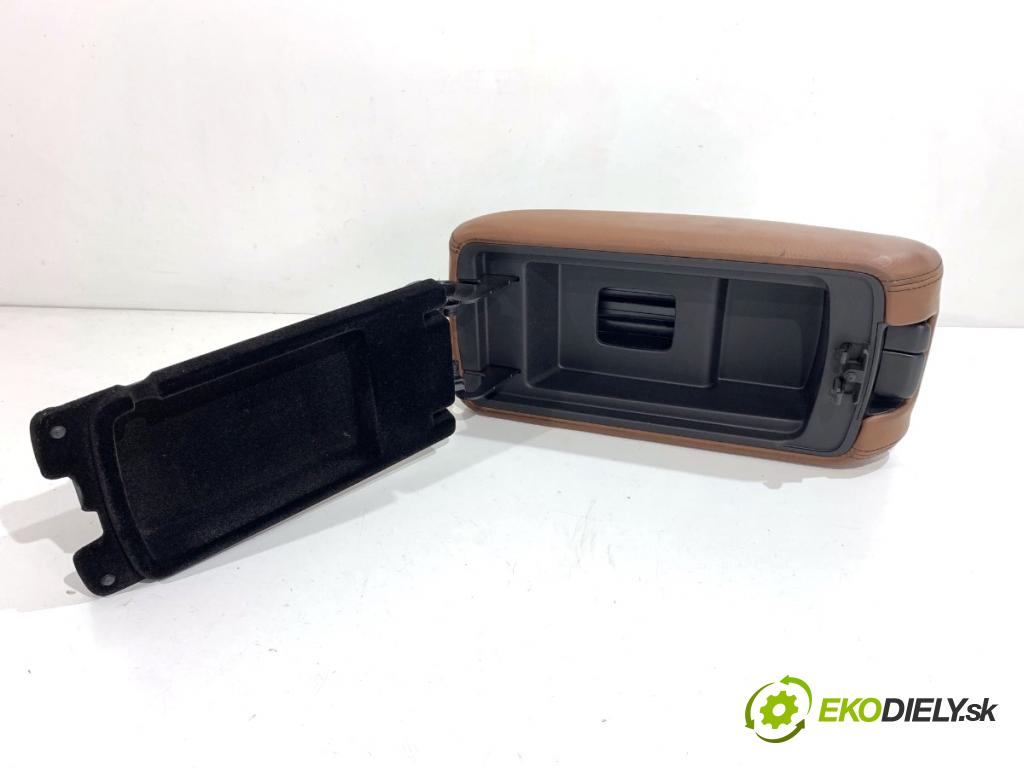 JEEP GRAND CHEROKEE WK SUV 2015 184 kW 3.0 CRD V6 4x4 2987 Lakťová opierka  (Lakťová opierka)