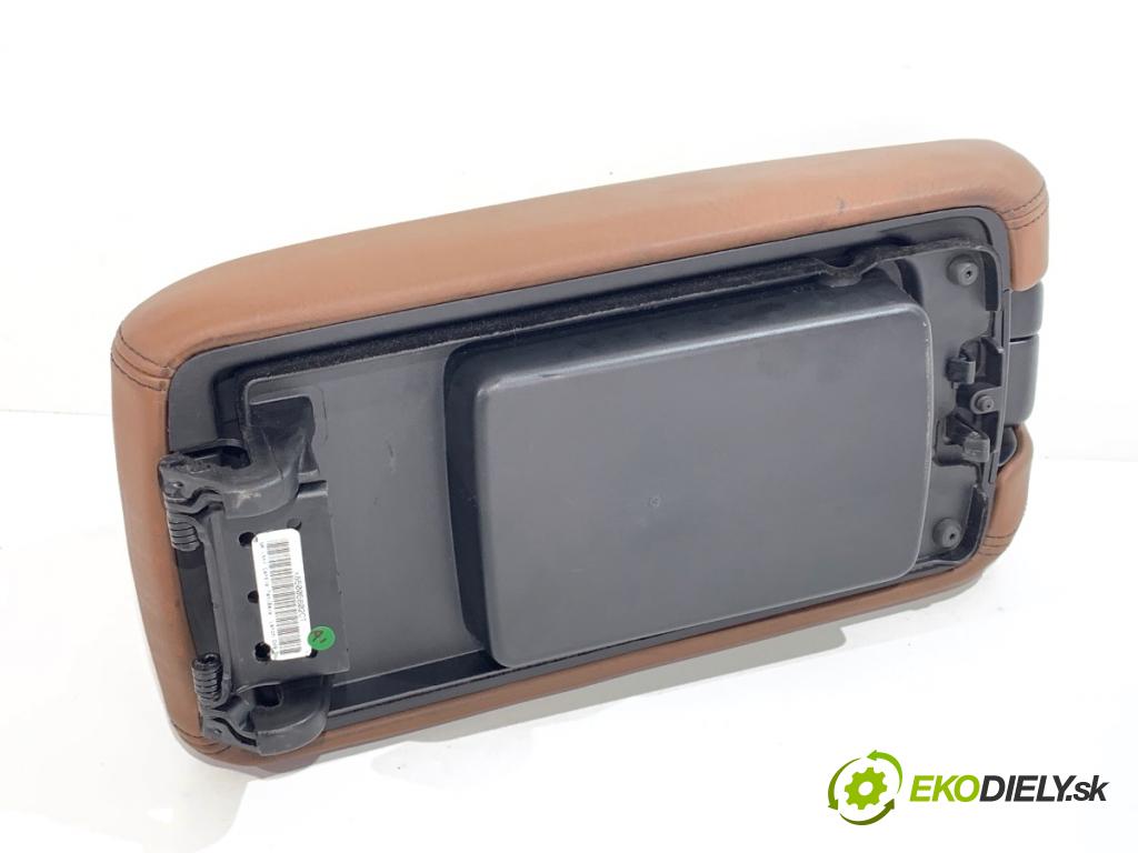 JEEP GRAND CHEROKEE WK SUV 2015 184 kW 3.0 CRD V6 4x4 2987 Lakťová opierka  (Lakťová opierka)