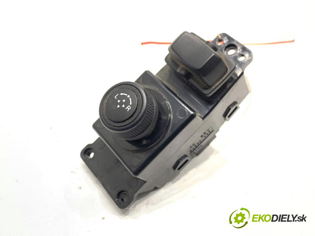 SSANGYONG TIVOLI SUV 2023 120 kW 1.5 T-GDi 1497 Prepínač nastavenia spätných zrkadiel  (Prepínacie páčky pod volantom)