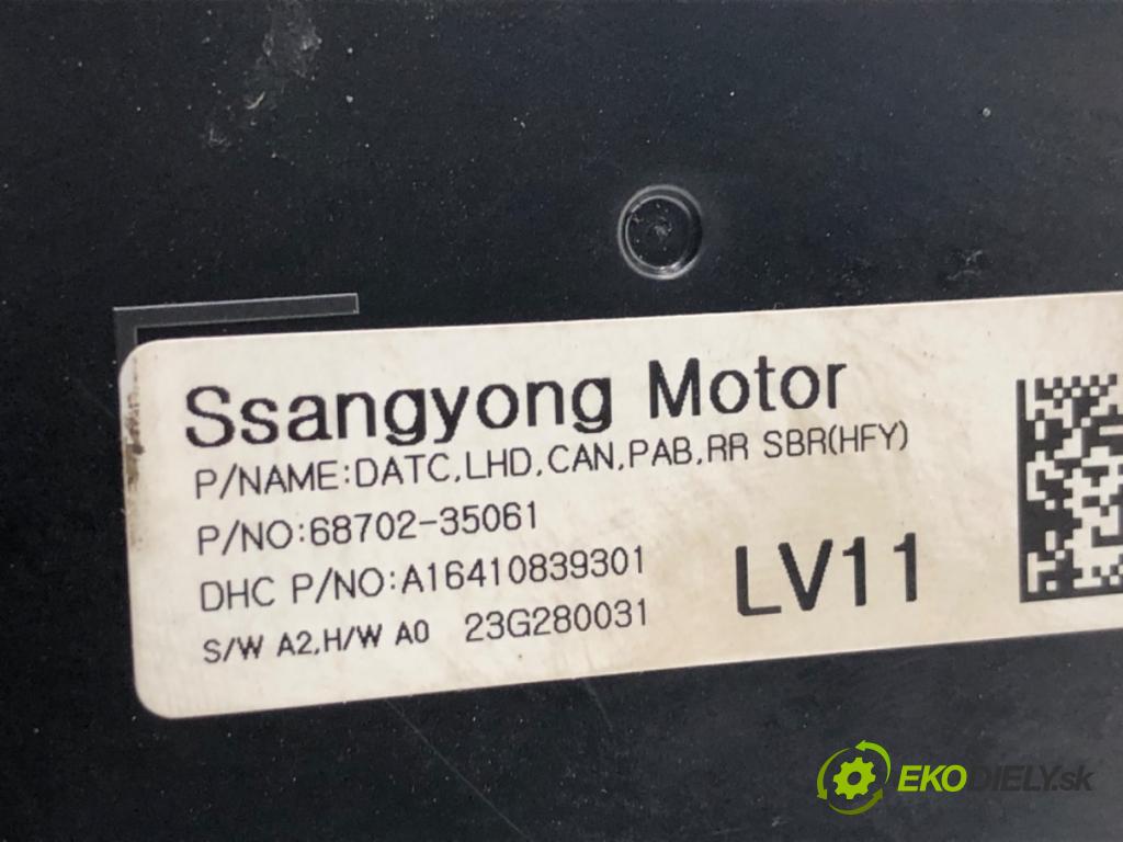 SSANGYONG TIVOLI SUV 2023 120 kW 1.5 T-GDi 1497 Spínač svetiel výstražných (núdzových) 68702-35061 (Prepínacie páčky pod volantom)