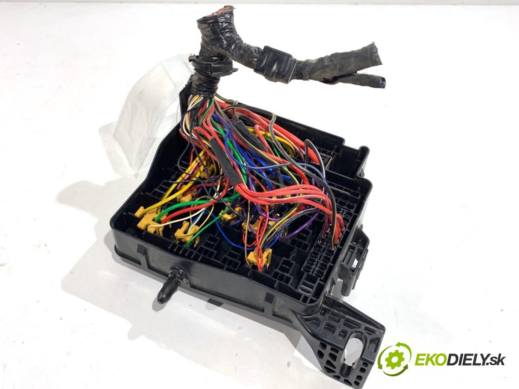 SSANGYONG TIVOLI SUV 2023 120 kW 1.5 T-GDi 1497 skříňka poistková  (Pojistková skříňka)