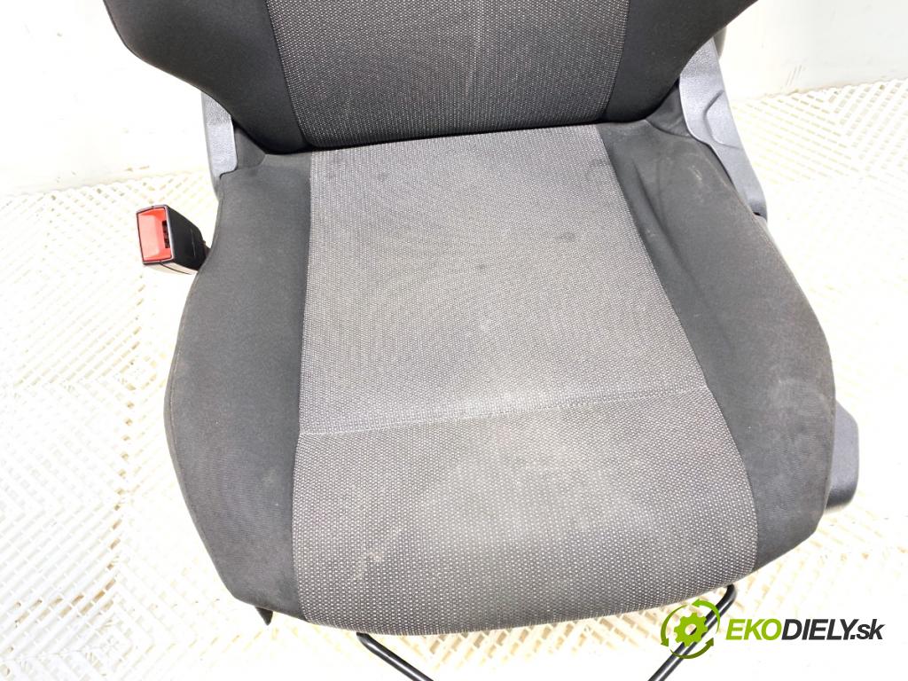 TOYOTA PROACE Nadwozie pełne/minivan 2021 75 kW 1.5 D-4D 100 (BPZMD) 1499 sedadlo levý přední část