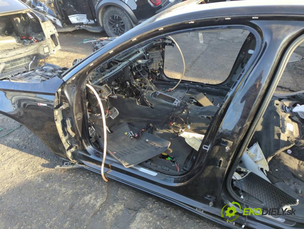 AUDI A6 C7 sedan 2011 180 kW 3.0 TDI quattro 2967 KAROSERIA ČTVRŤÁK blatník zadní část levý pravý práh střecha PODŁUŻNICA levý pravý