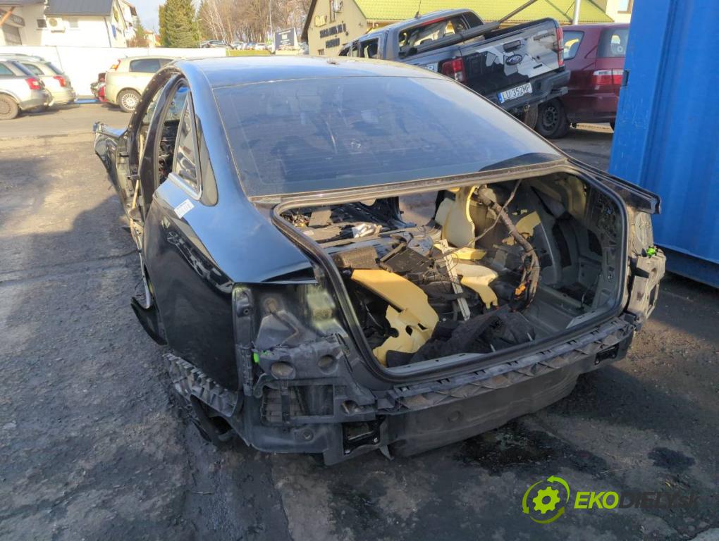 AUDI A6 C7 sedan 2011 180 kW 3.0 TDI quattro 2967 KAROSERIA ČTVRŤÁK blatník zadní část levý pravý práh střecha PODŁUŻNICA levý pravý