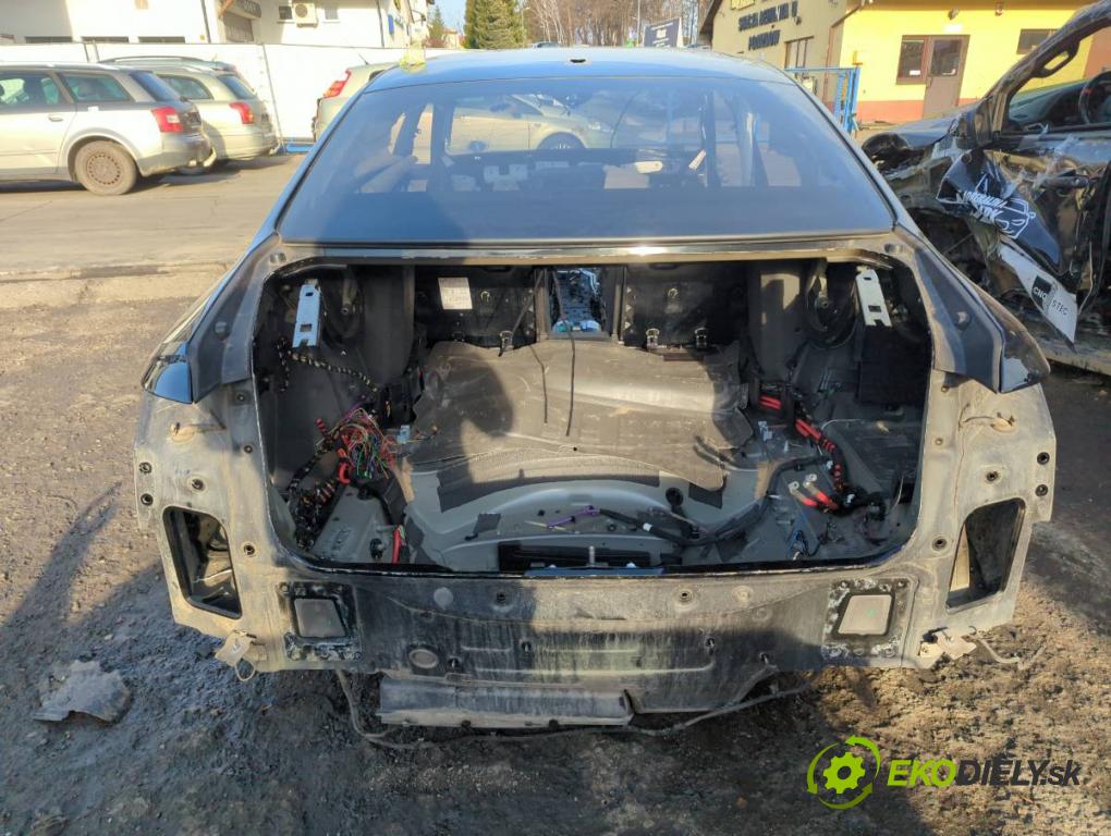 AUDI A8 D5 sedan 2019 210 kW 50 TDI Mild Hybrid quattro 2967 KAROSERIA ČTVRŤÁK blatník zadní část levý pravý práh střecha PODŁUŻNICA levý pravý