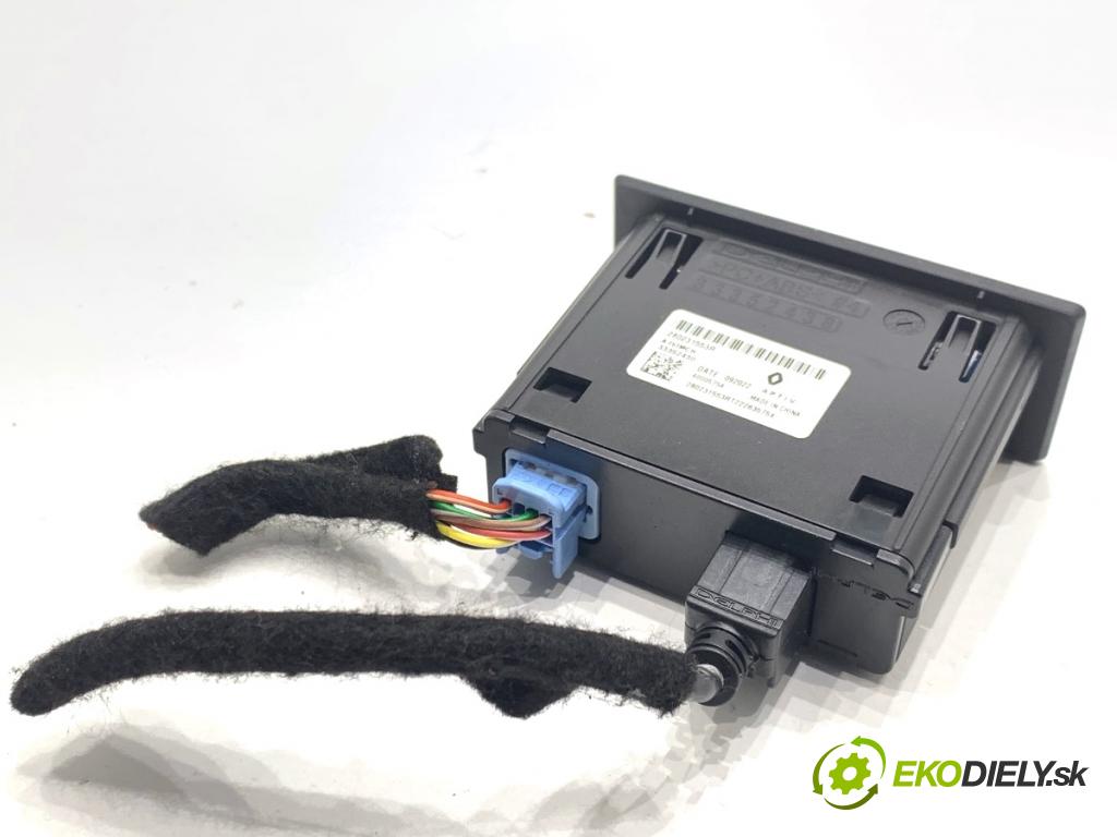 RENAULT CLIO V liftback 2022 69 kW 1.6 E-TECH 145 (B7MU) 1598 HNÍZDO: USB 280231553R