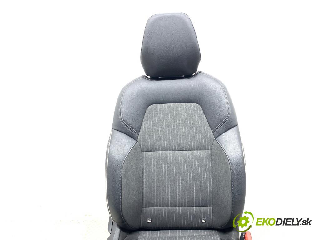 RENAULT CLIO V liftback 2022 69 kW 1.6 E-TECH 145 (B7MU) 1598 Sedadlo pravy predný