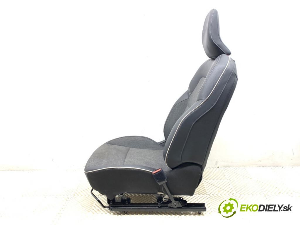 RENAULT CLIO V liftback 2022 69 kW 1.6 E-TECH 145 (B7MU) 1598 Sedadlo pravy predný