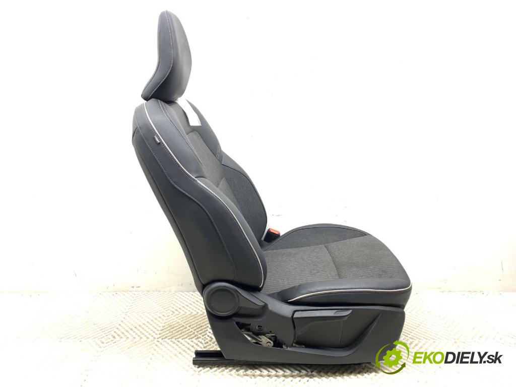 RENAULT CLIO V liftback 2022 69 kW 1.6 E-TECH 145 (B7MU) 1598 Sedadlo pravy predný