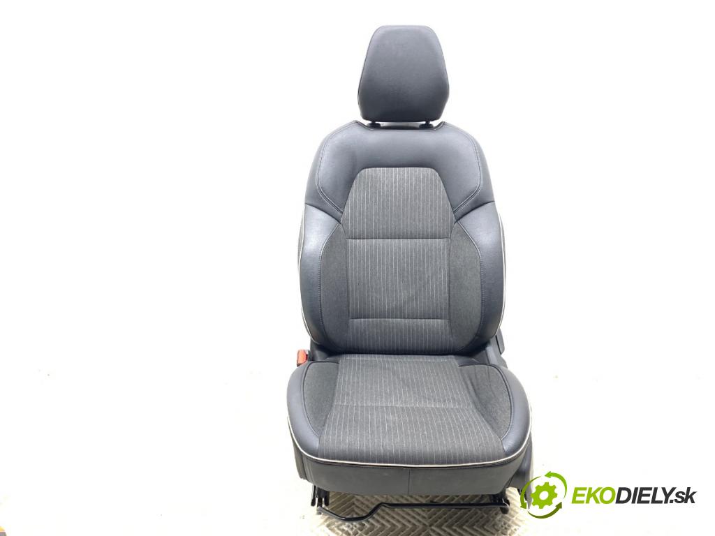 RENAULT CLIO V liftback 2022 69 kW 1.6 E-TECH 145 (B7MU) 1598 Sedadlo ľavy predný 