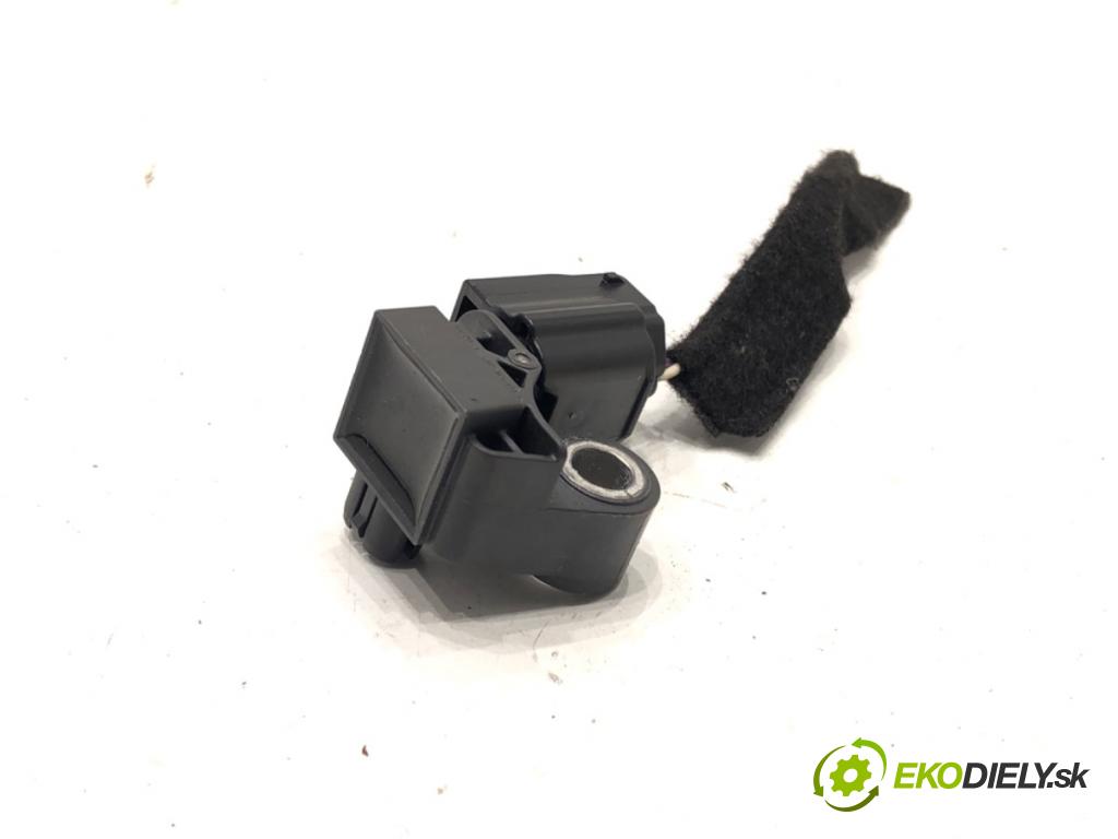 RENAULT CLIO V liftback 2022 69 kW 1.6 E-TECH 145 (B7MU) 1598 snímač nárazu 985816194R (Snímač nárazu)