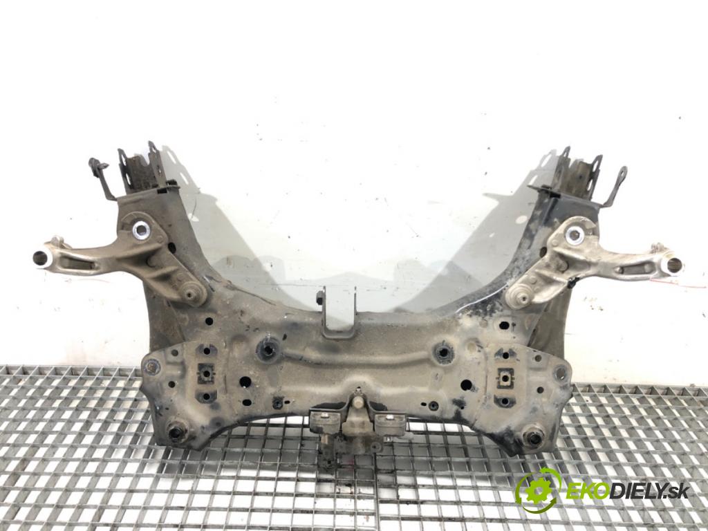 RENAULT CLIO V liftback 2022 69 kW 1.6 E-TECH 145 (B7MU) 1598 výztuha pod motor  (Přední výztuha)